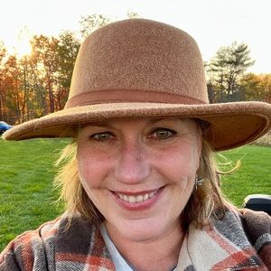 Meet your Posher, Rebecca